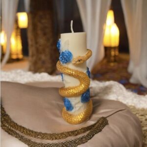 ✨ Vela Artesanal Serpiente Dorada y Rosas